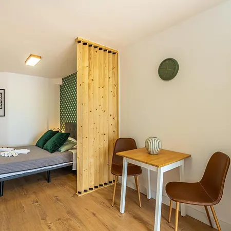 Luxury 2 Ocean View Wifi Free Apartment *